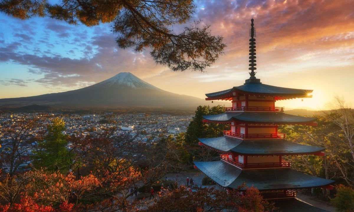 Chureito Pagoda overlooking Mount Fuji in Japan
