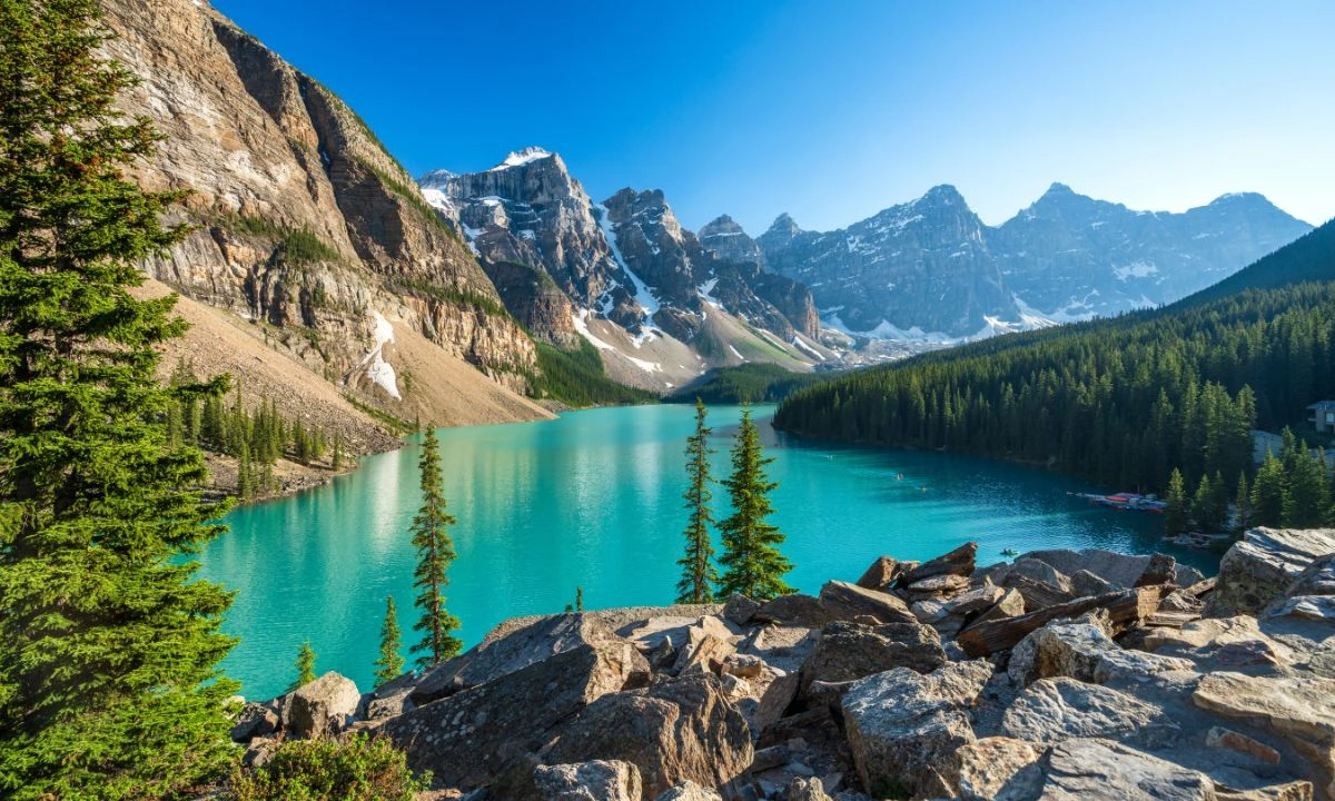 Moraine Lake surrounded by the Canadian Rockies in Banff National Park